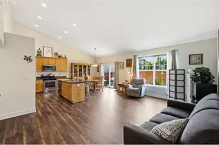 1076 S 40th Pl, Springfield, OR 97478 - Photo 7