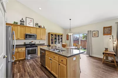 1076 S 40th Pl, Springfield, OR 97478 - Photo 11