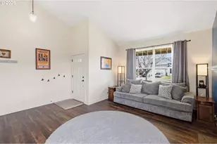 1076 S 40th Pl, Springfield, OR 97478 - Photo 5