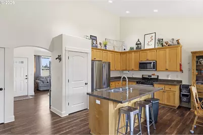 1076 S 40th Pl, Springfield, OR 97478 - Photo 9