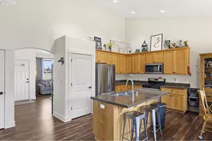 1076 S 40th Pl, Springfield, OR 97478 - Photo 9