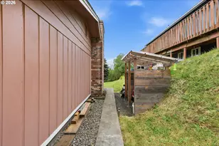 740 H St, Coos Bay, OR 97420 - Photo 3