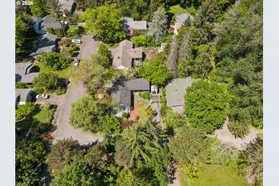 10835 SW 39th Ave, Portland, OR 97219 - Photo 41