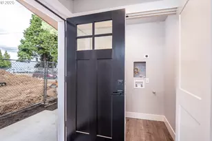 1384 Jacobs Dr, Eugene, OR 97402 - Photo 9