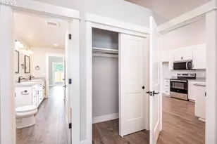 1384 Jacobs Dr, Eugene, OR 97402 - Photo 11