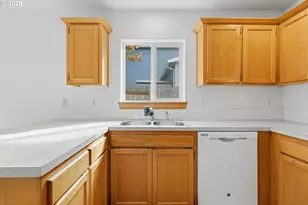 801 E Hilltop Dr, Newberg, OR 97132 - Photo 17