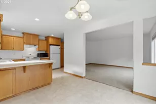 801 E Hilltop Dr, Newberg, OR 97132 - Photo 19
