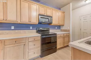 38573 Cascadia Village Dr, Sandy, OR 97055 - Photo 13