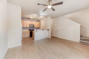 38573 Cascadia Village Dr, Sandy, OR 97055 - Photo 9