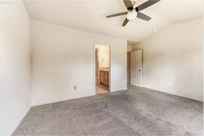 38573 Cascadia Village Dr, Sandy, OR 97055 - Photo 19