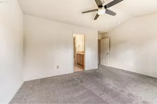 38573 Cascadia Village Dr, Sandy, OR 97055 - Photo 19