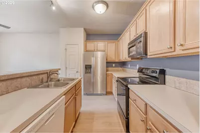 38573 Cascadia Village Dr, Sandy, OR 97055 - Photo 11