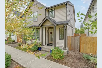 579 NW Adams Ave, Hillsboro, OR 97124 - Photo 1