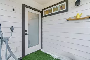 579 NW Adams Ave, Hillsboro, OR 97124 - Photo 17