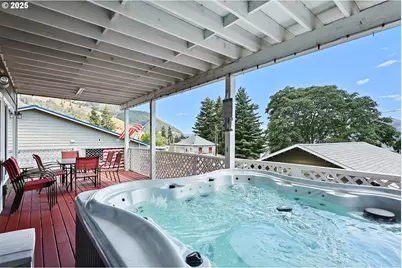 247 NE Washington St, White Salmon, WA 98672 - Photo 13