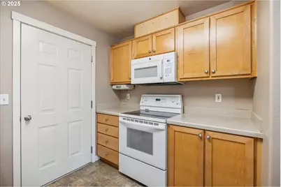 14781 SW Beard Rd #102, Beaverton, OR 97007 - Photo 13