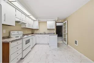 2330 SE Brookwood Ave, Hillsboro, OR 97123 - Photo 7