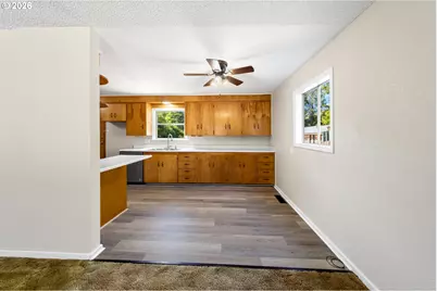 1678 SE Deer Creek Dr, Roseburg, OR 97470 - Photo 9