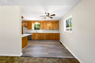 1678 SE Deer Creek Dr, Roseburg, OR 97470 - Photo 9
