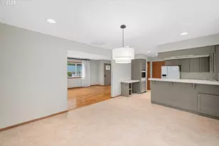 3910 Calaroga Cir, West Linn, OR 97068 - Photo 7