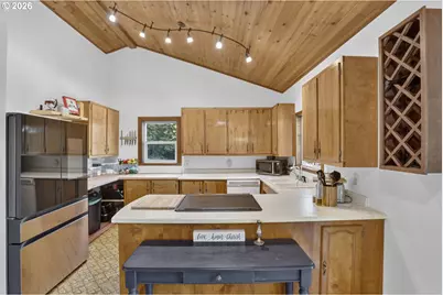 36780 SW Laurelwood Rd, Hillsboro, OR 97123 - Photo 13