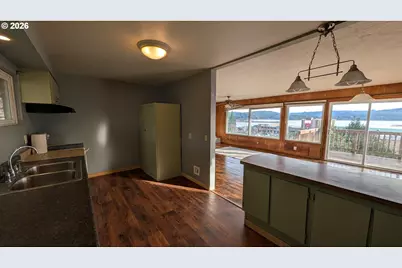 515 State St, North Bend, OR 97459 - Photo 9