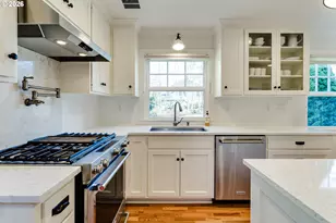 2096 Charnelton St, Eugene, OR 97405 - Photo 9