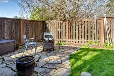 2096 Charnelton St, Eugene, OR 97405 - Photo 43