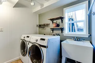 2096 Charnelton St, Eugene, OR 97405 - Photo 27