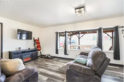 409 NE Court St, Dufur, OR 97021 - Photo 5