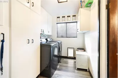 409 NE Court St, Dufur, OR 97021 - Photo 9