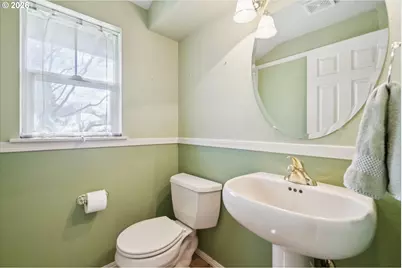 6715 NE Rosebay Dr, Hillsboro, OR 97124 - Photo 17