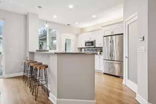 6715 NE Rosebay Dr, Hillsboro, OR 97124 - Photo 11