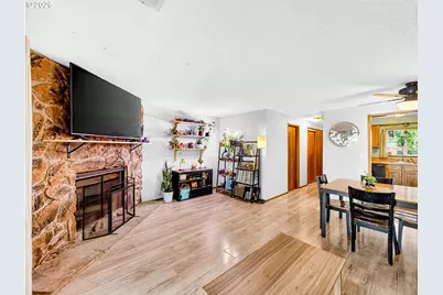 13954 SE Center St, Portland, OR 97236 - Photo 7
