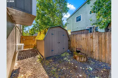 13954 SE Center St, Portland, OR 97236 - Photo 25