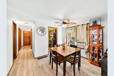 13954 SE Center St, Portland, OR 97236 - Photo 5