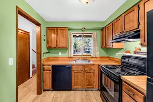 13954 SE Center St, Portland, OR 97236 - Photo 9