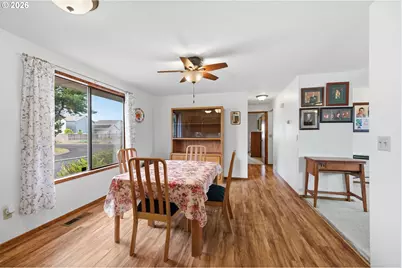 1305 Mulberry Dr, Woodburn, OR 97071 - Photo 11