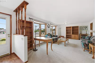 1305 Mulberry Dr, Woodburn, OR 97071 - Photo 3