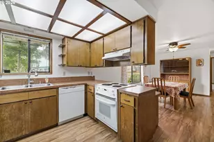 1305 Mulberry Dr, Woodburn, OR 97071 - Photo 9