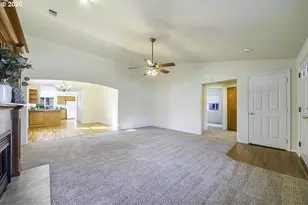 3350 Edgewater Dr, Medford, OR 97504 - Photo 11