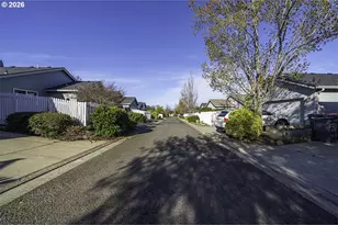 3350 Edgewater Dr, Medford, OR 97504 - Photo 31