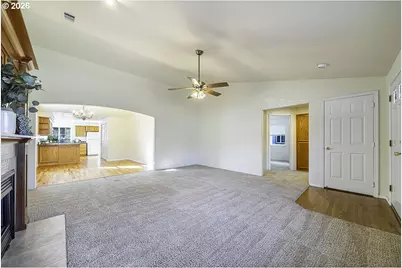 3350 Edgewater Dr, Medford, OR 97504 - Photo 7