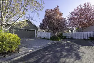 3350 Edgewater Dr, Medford, OR 97504 - Photo 33