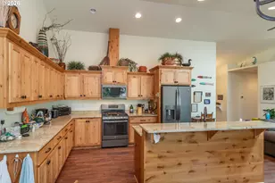 1480 West Tarragon Drive, Roseburg, OR 97471 - Photo 11