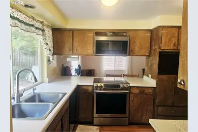 2281 Blackburn St, Eugene, OR 97405 - Photo 9