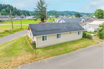724 Laurel Ave, Reedsport, OR 97467 - Photo 9