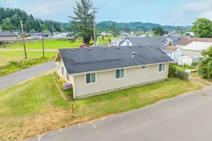 724 Laurel Ave, Reedsport, OR 97467 - Photo 9