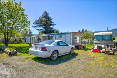 210 Adams St, Myrtle Creek, OR 97457 - Photo 3