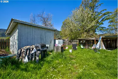 210 Adams St, Myrtle Creek, OR 97457 - Photo 5